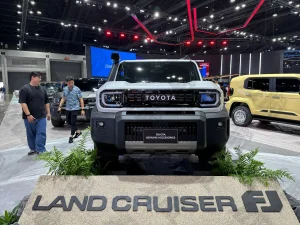 Toyota Land Cruiser FJ thân xe